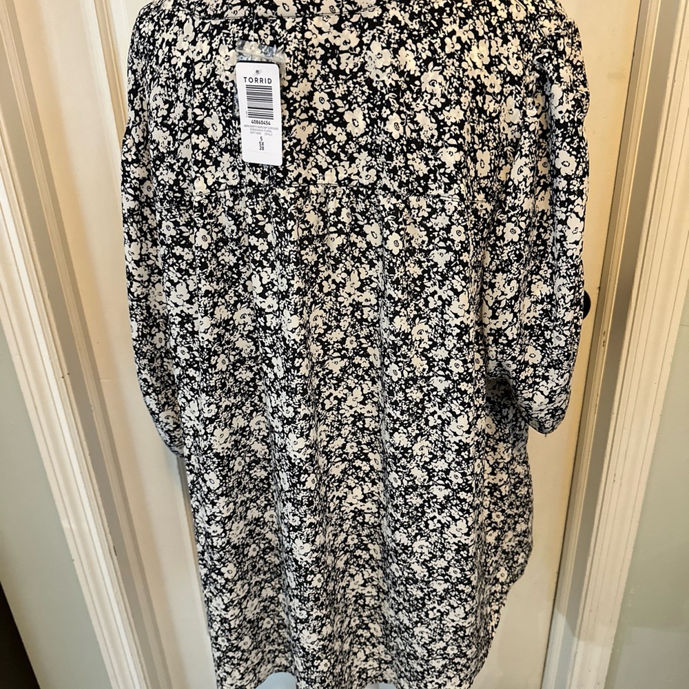 Torrid‎ NWT Harper Georgette Ruched ShortSleeve Blouse Rorschach Floral Size 5X - Picture 7 of 14